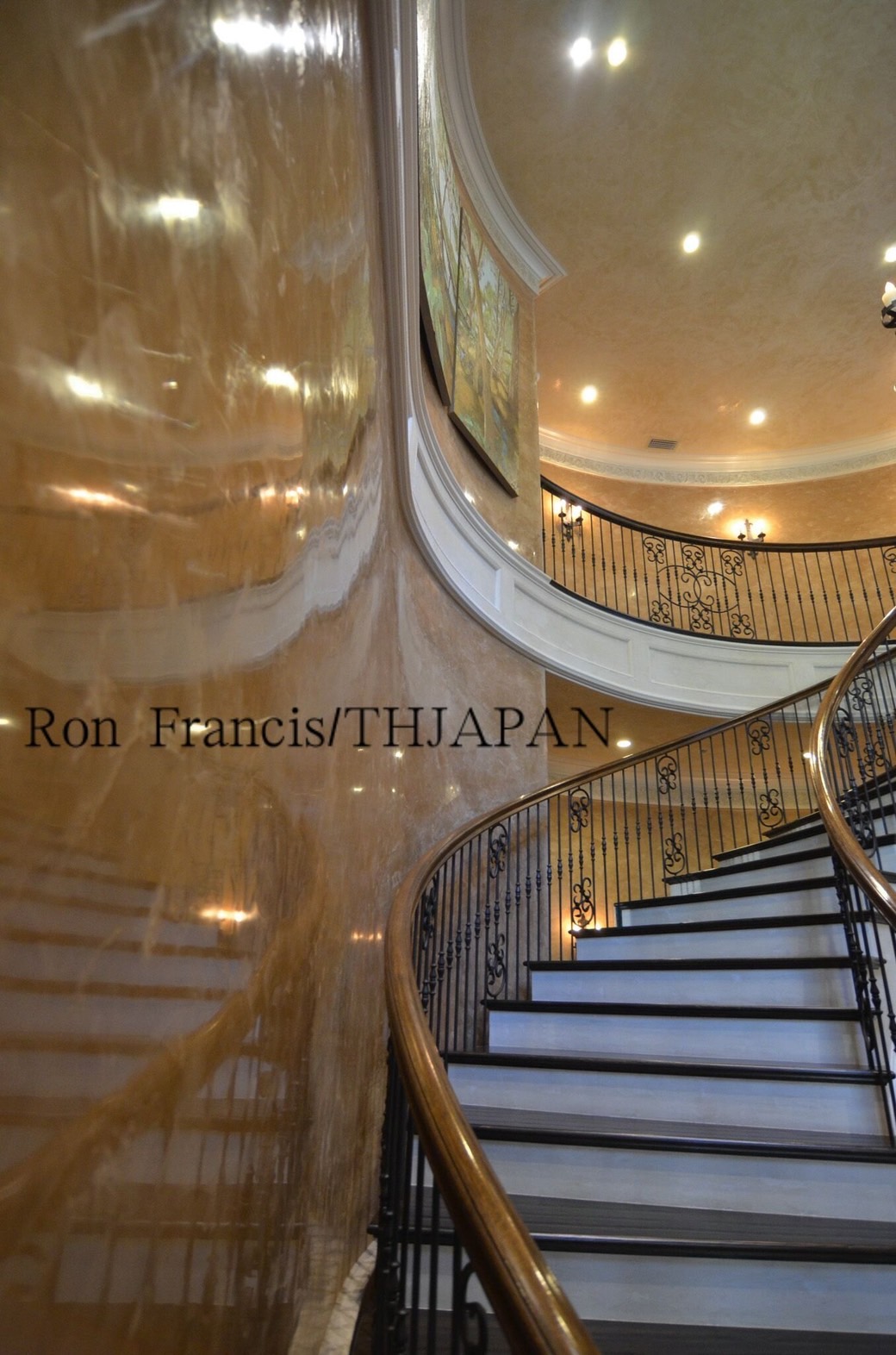 職人の技術で仕上げたRon Francis Grassello・Carraraの滑らかな漆喰壁