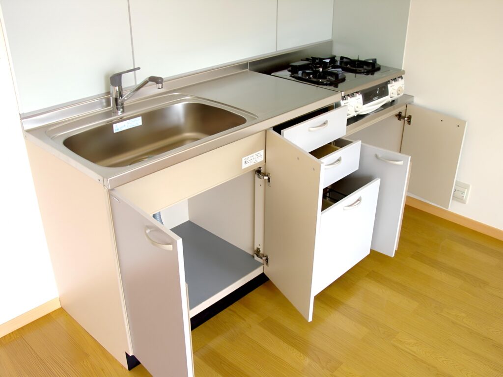 キッチン扉のダイノックシート施工など住宅設備の補修施工